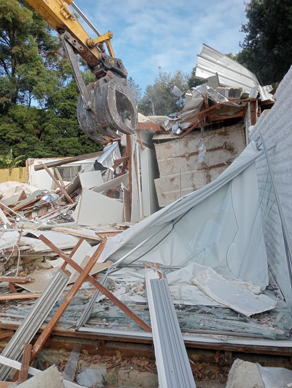 MR. VIC Demolition | 50 Toora Dr, Westmeadows VIC 3049, Australia | Phone: 0411 388 474