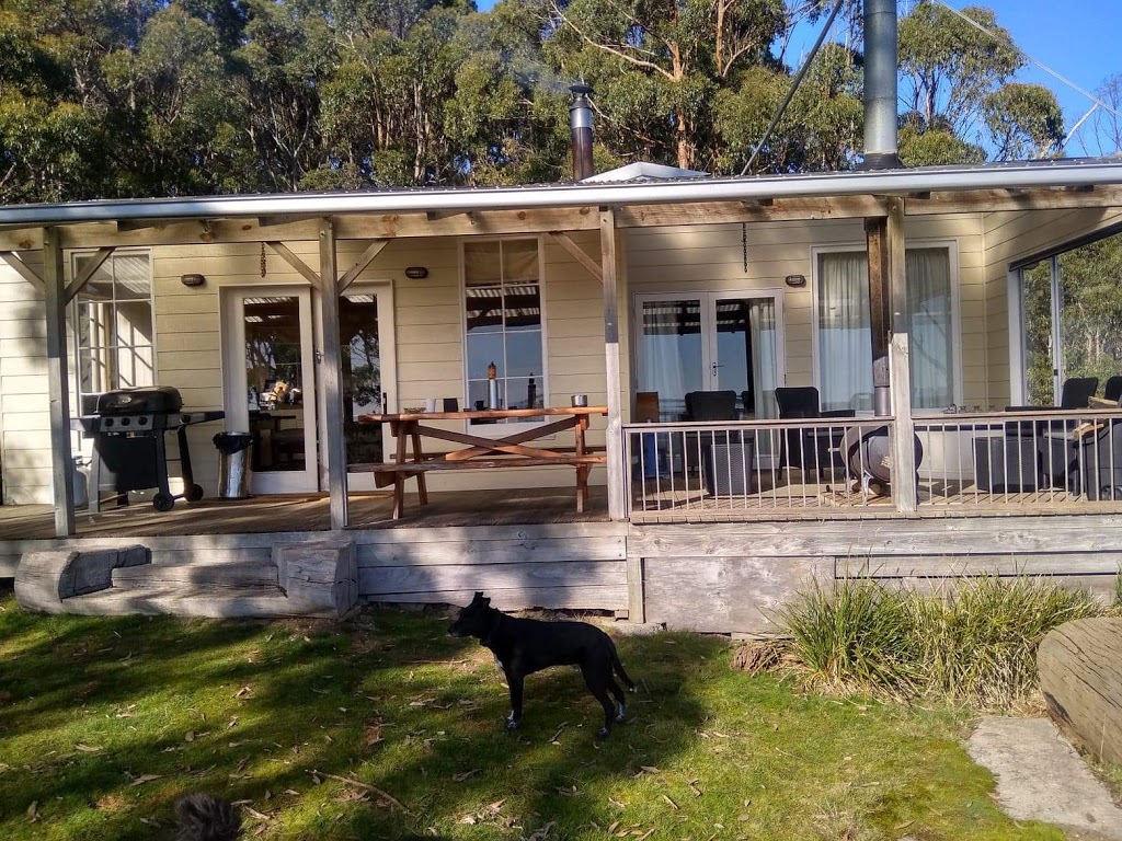 Island View Spa Cottage | 70 Cantara Rd, Smithton TAS 7330, Australia | Phone: 0418 595 314