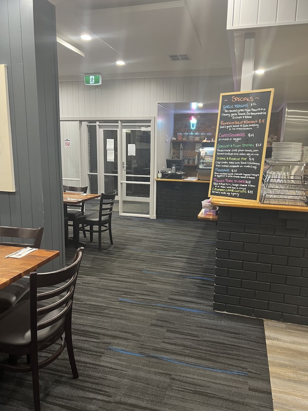 The Rosey Pub | 29 Lyons St, Rosedale VIC 3847, Australia | Phone: 0448 782 200