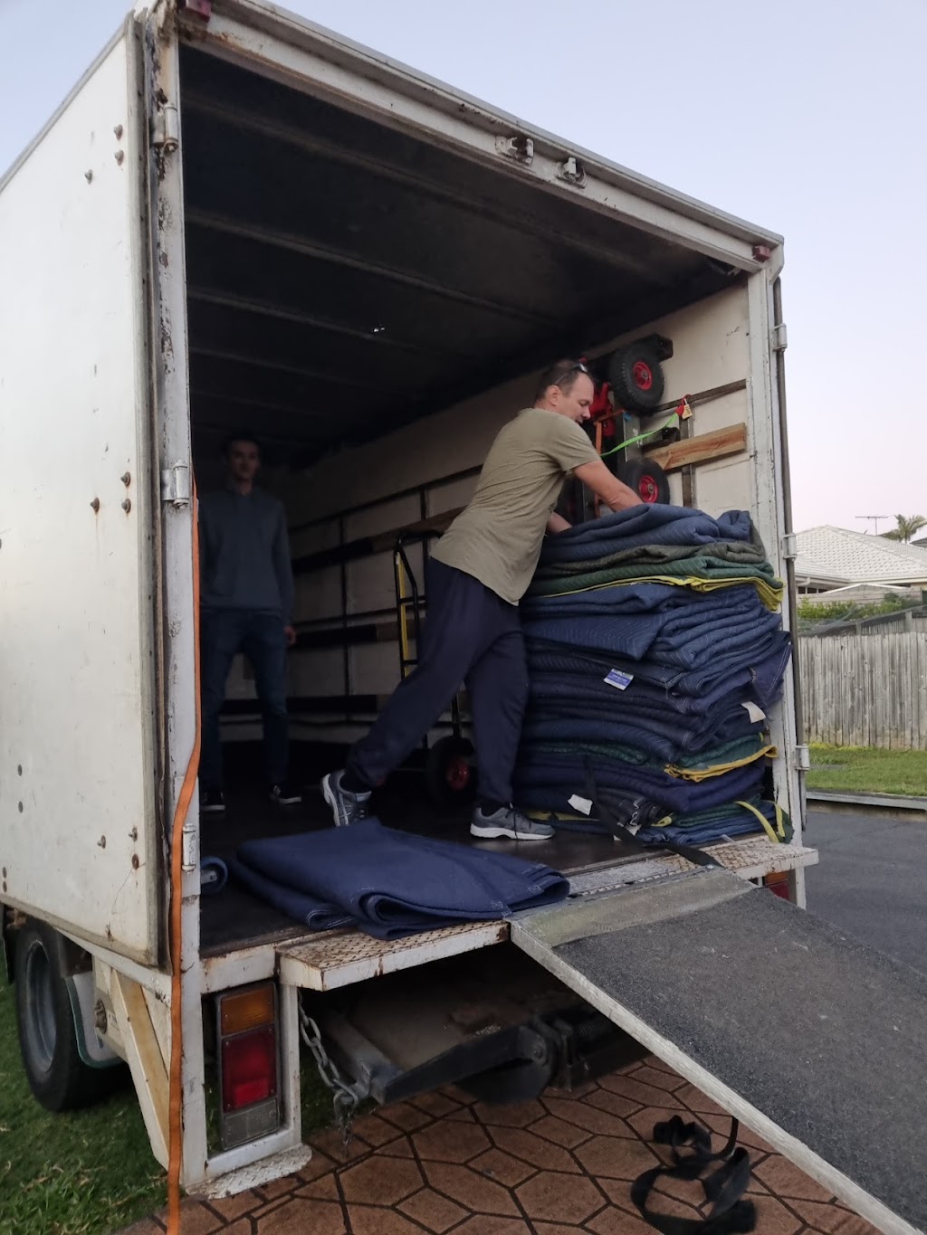 Effortless Moves | 62 Victor St, Runcorn QLD 4113, Australia | Phone: 0413 868 035