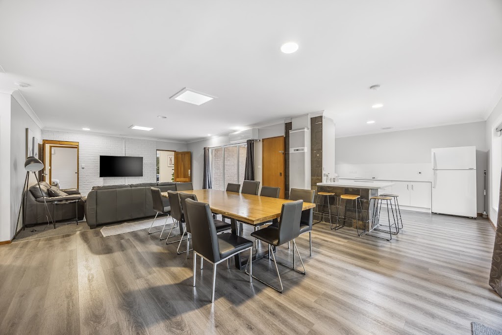 Kangaroo Guest House | Unit 2/18 Warren Rd, Halls Gap VIC 3381, Australia | Phone: 0412 885 828