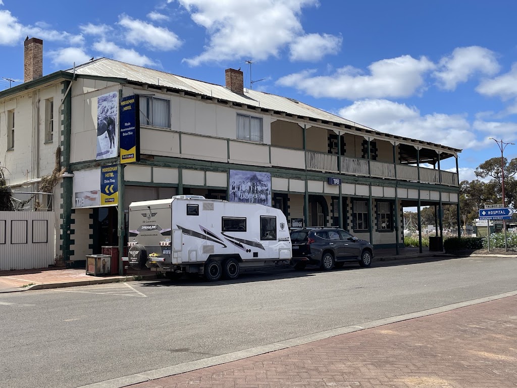 Full Moon Cafe and Thai Restaurant | 85B Roberts St, Norseman WA 6443, Australia | Phone: 0455 258 799