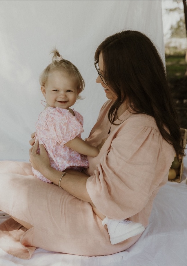 Maple and Eve Photography | 88 Bunya Rd, Rockyview QLD 4701, Australia | Phone: 0458 162 644
