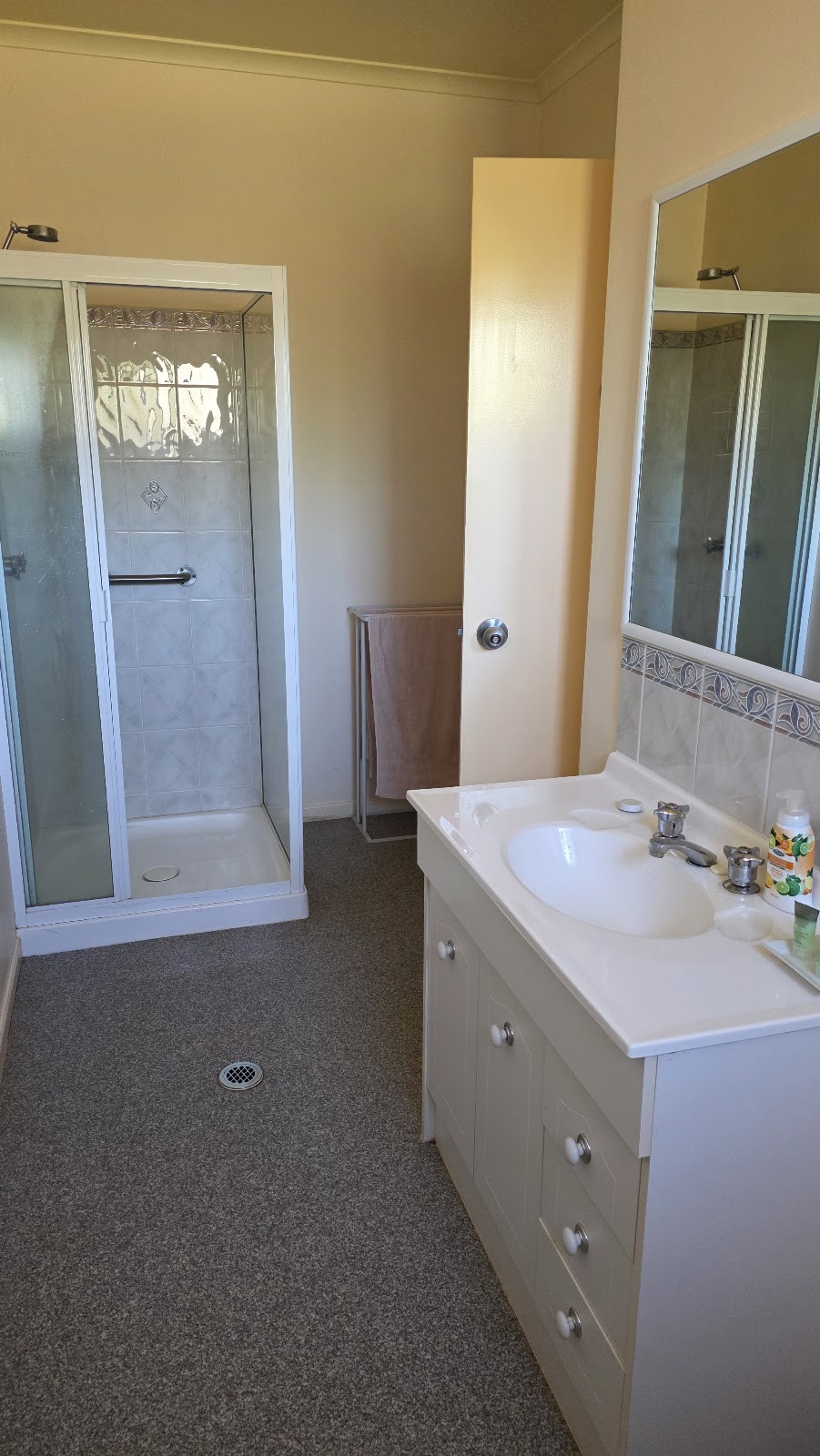 Motel Yowah | 20 Harlequin Dr, Yowah QLD 4490, Australia | Phone: 0439 665 029