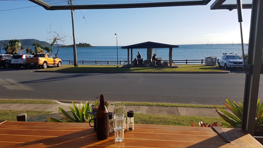 Fat Frog Beach Cafe | 44 Coral Esplanade, Cannonvale QLD 4802, Australia | Phone: 0417 979 960