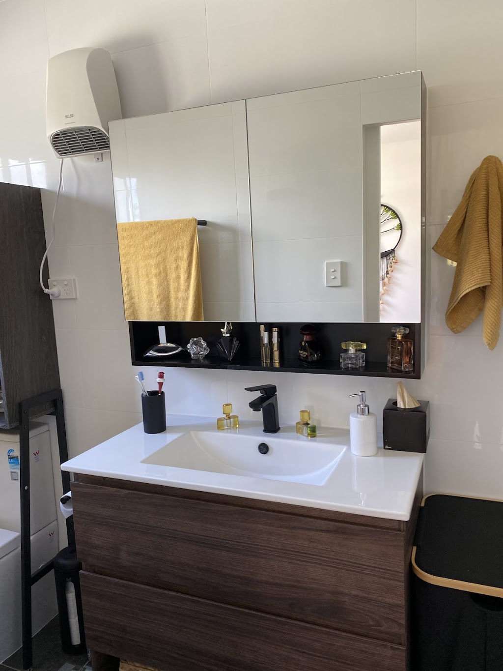 kr coastwide tiling and bathroom renovations | Sunrise Ave, Budgewoi NSW 2262, Australia | Phone: 0408 551 486