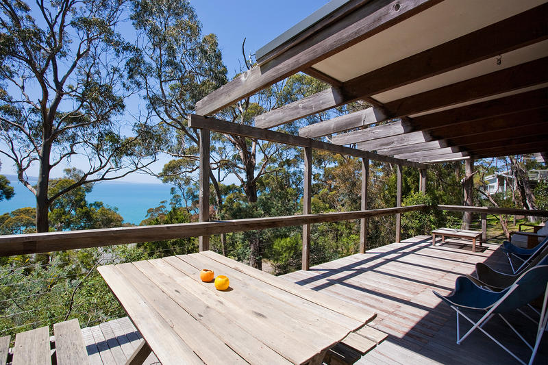 Tree holiday Home Lorne | real estate agency | 25 Alsop St, Lorne VIC 3232, Australia | 0352894233 OR +61 3 5289 4233