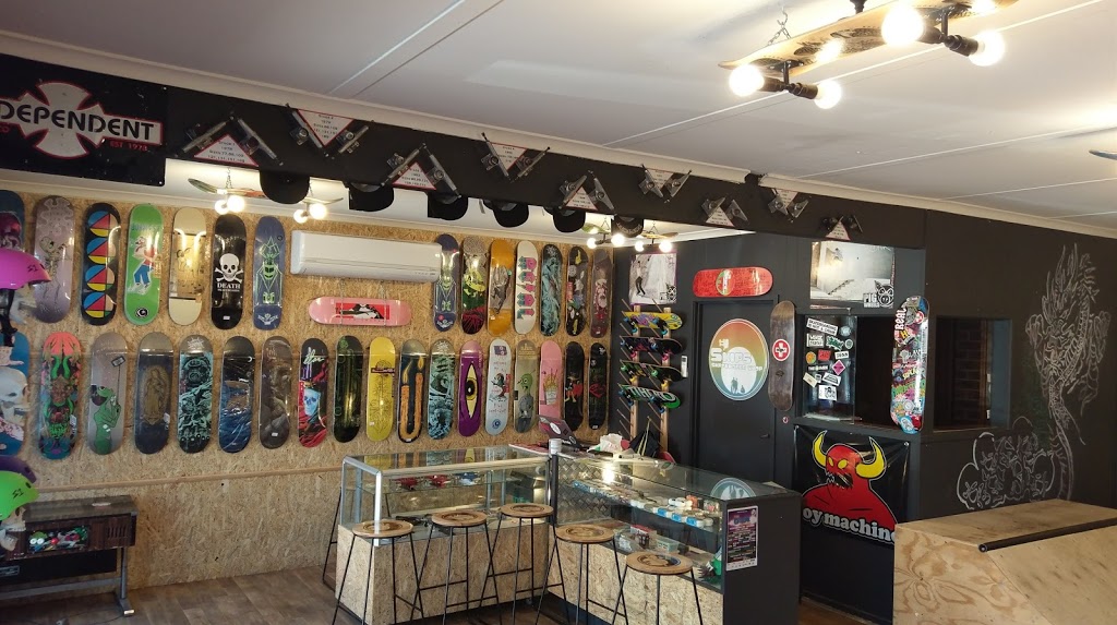 Skips Skateboard Shop | store | Shop1/8 Sailors Gully Rd, Eaglehawk VIC 3556, Australia | 0354469432 OR +61 3 5446 9432