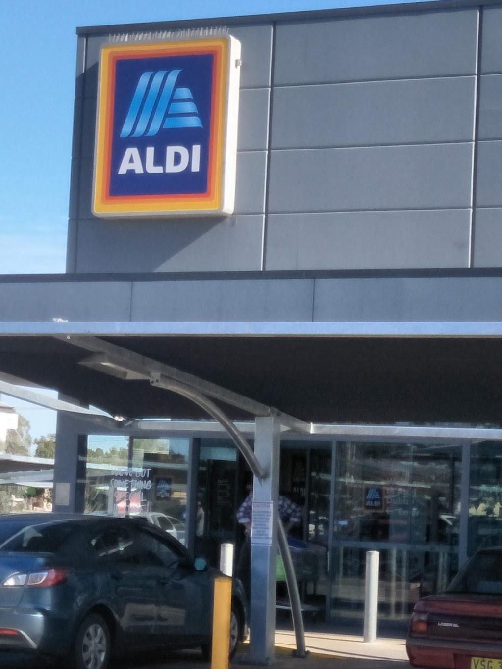 ALDI | supermarket | 176 Talbragar St, Dubbo NSW 2830, Australia | 132534 OR +61 132534