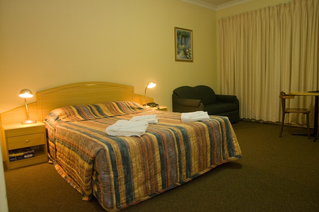 Gateway Motel | Windsor Rd & Boundary Rd, Vineyard NSW 2765, Australia | Phone: (02) 9627 6022