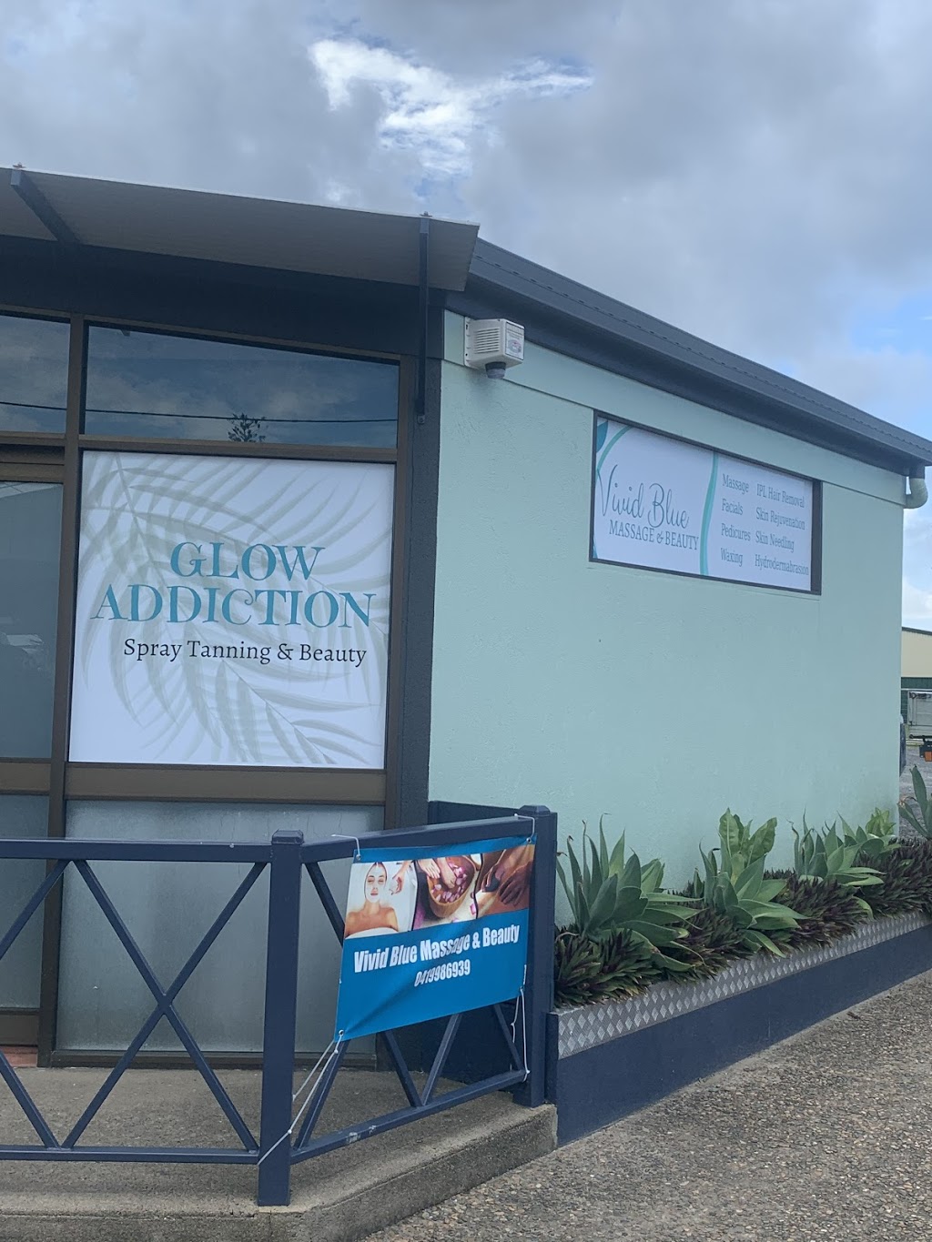 GLOW Addiction | beauty salon | 111 Bedford Rd, Andergrove QLD 4740, Australia | 0478723307 OR +61 478 723 307