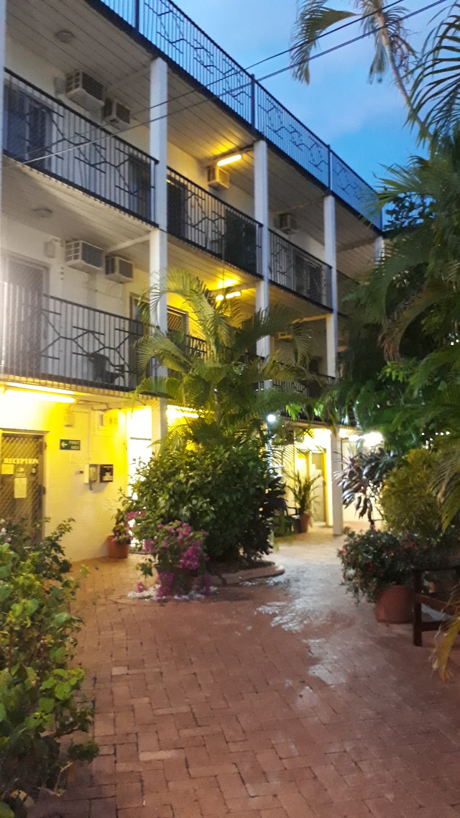 Coconut Grove Holiday Apartments | 146 Dick Ward Dr, Coconut Grove NT 0812, Australia | Phone: (08) 8985 0500