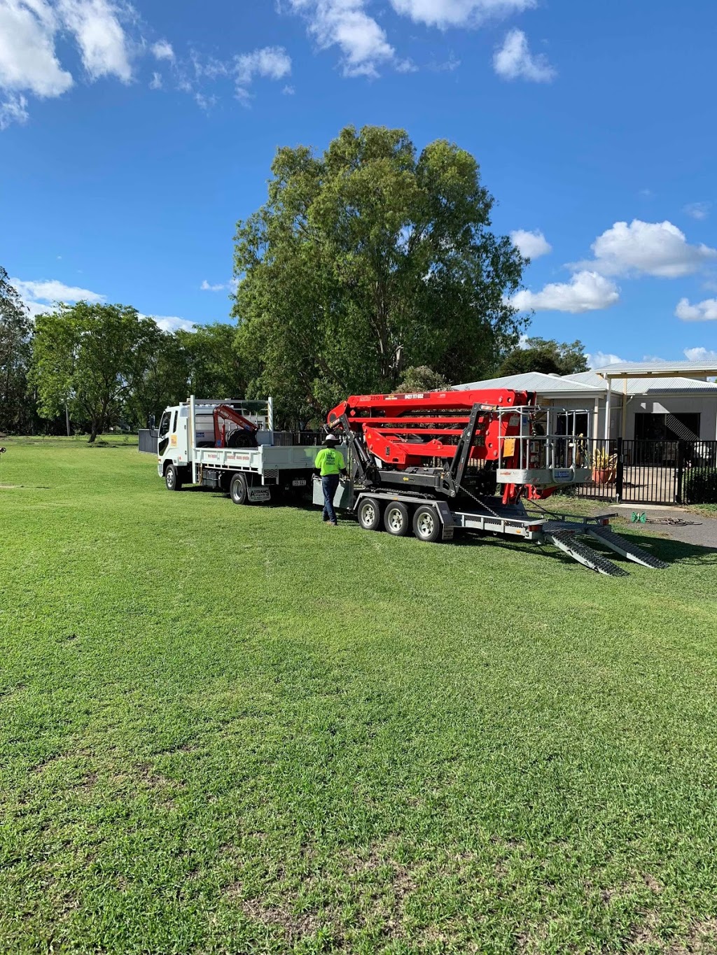 Boyne Island Tree Services |  | 1 Ronpen Cl, Tannum Sands QLD 4680, Australia | 0427777652 OR +61 427 777 652