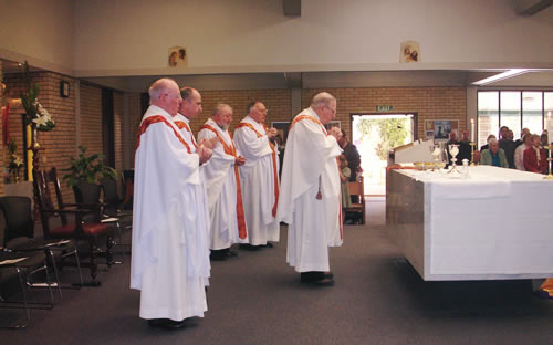 St Ambrose Catholic Church | 52 Enoggera Rd, Newmarket QLD 4051, Australia | Phone: (07) 3369 5351