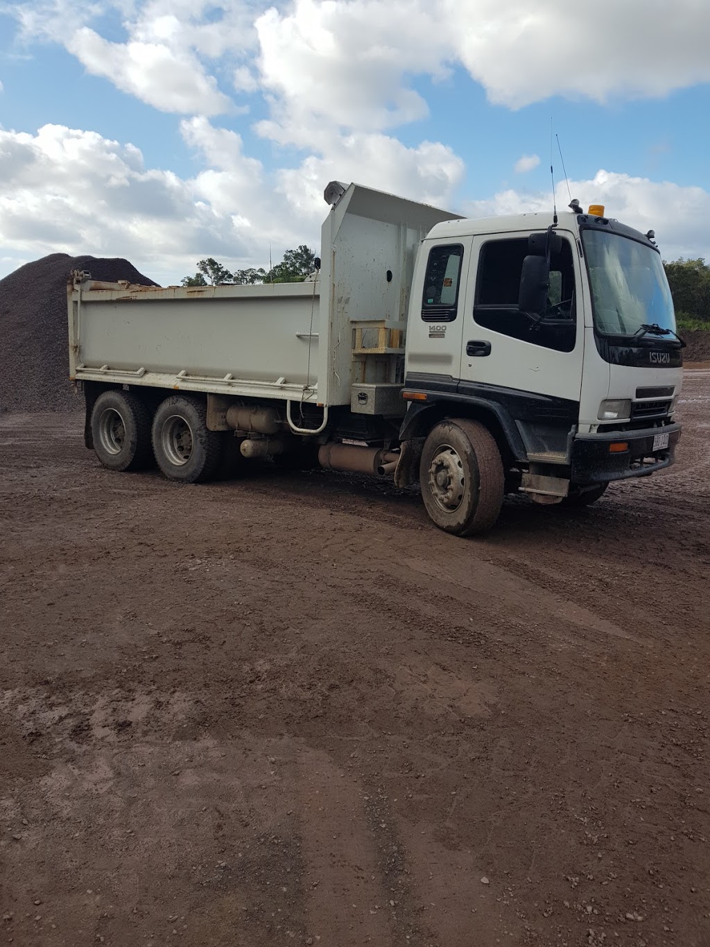 Stans Sand & Gravel |  | 119 Fleetwood Rd, Belli Park QLD 4562, Australia | 0408714771 OR +61 408 714 771