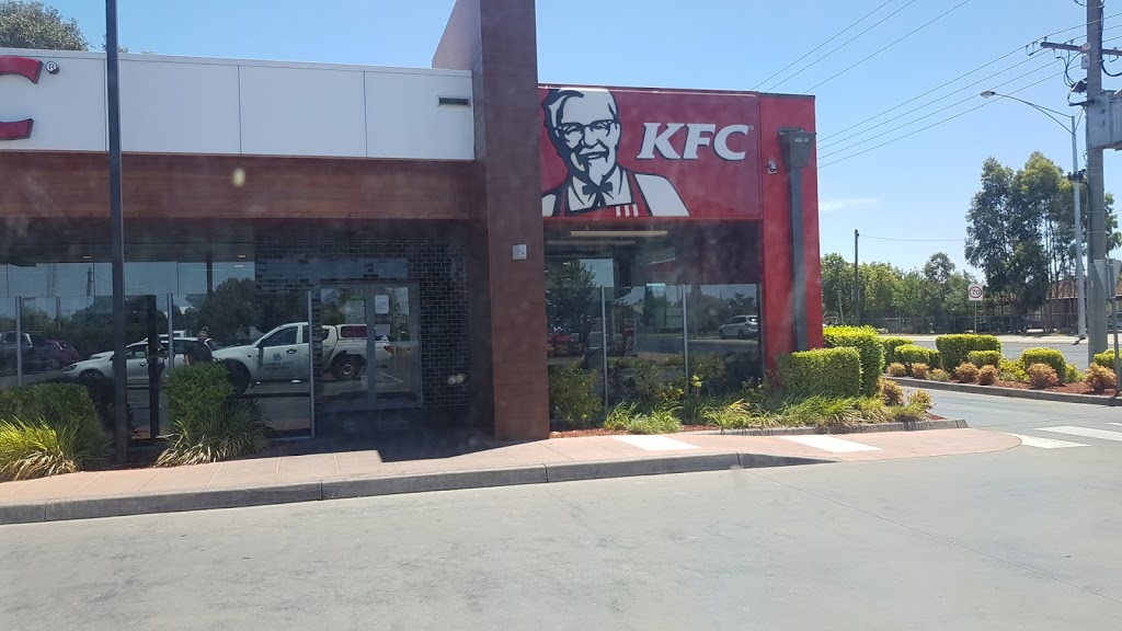 KFC Echuca | meal takeaway | 219 Ogilvie Ave, Echuca VIC 3564, Australia | 0354824727 OR +61 3 5482 4727