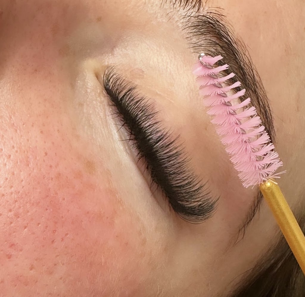 Luxe Lash & Brow House | 29 Somerfield Retreat, Woodhill QLD 4285, Australia | Phone: 0411 853 301