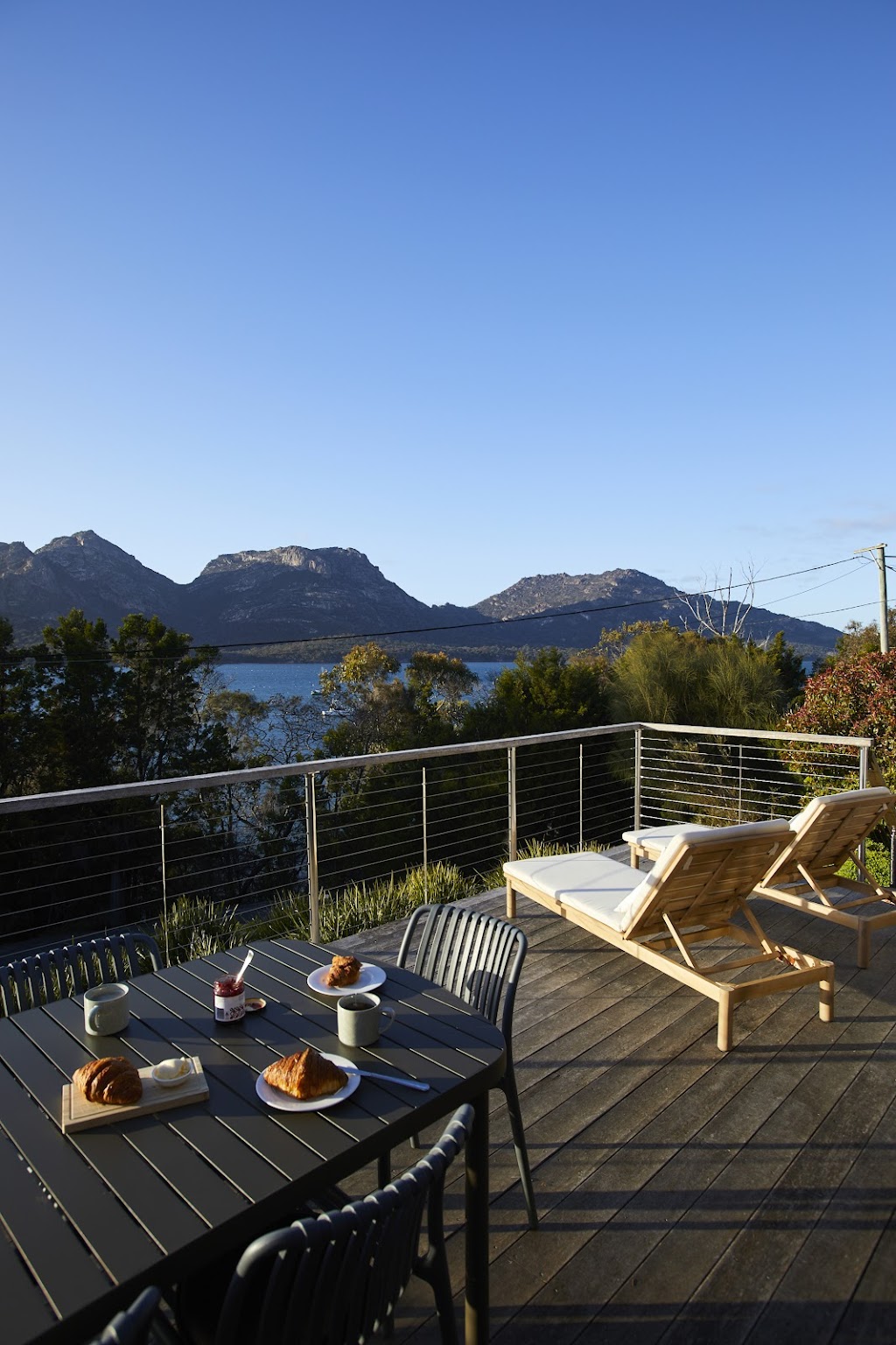 The Arthouse, Freycinet | 21 Esplanade E, Coles Bay TAS 7215, Australia | Phone: 0417 903 934