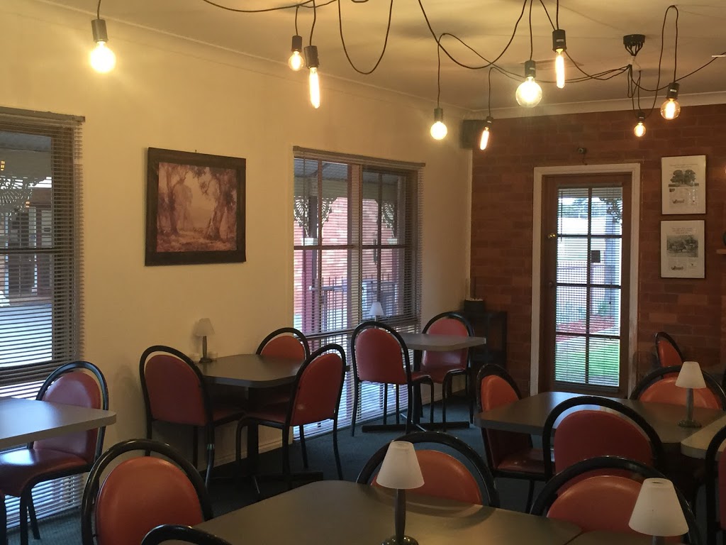 Ogilvies Bar & Restaurant | 340 Ogilvie Ave, Echuca VIC 3564, Australia | Phone: (03) 5482 5700