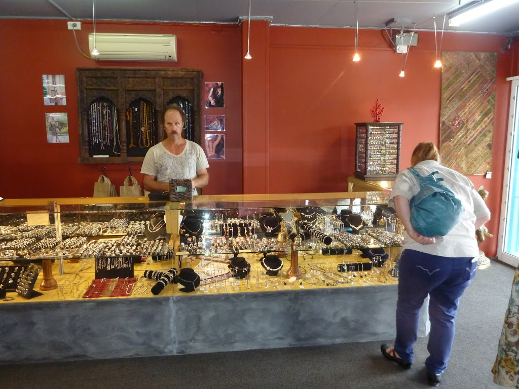 World Bazaar Scarness | jewelry store | 352 Charlton Esplanade, Scarness QLD 4655, Australia | 0419248202 OR +61 419 248 202