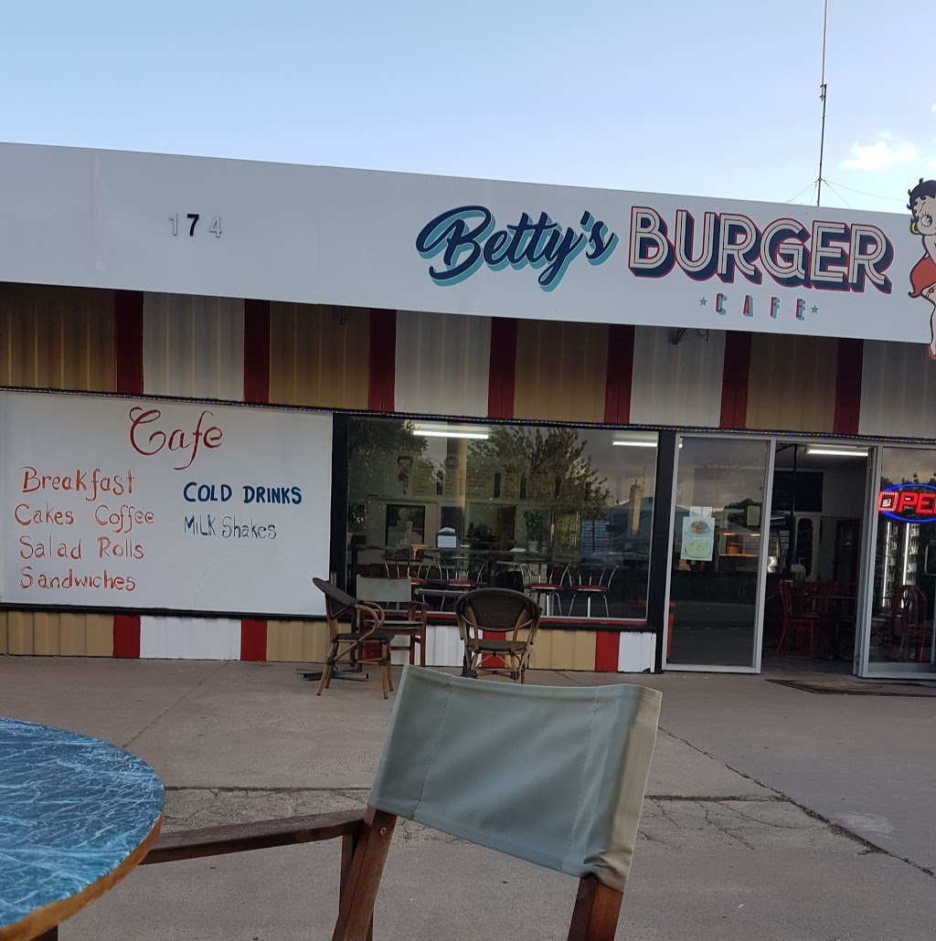 Bettys Burger Cafe | 174-176 Bridge St E, Benalla VIC 3672, Australia | Phone: (03) 5762 5464