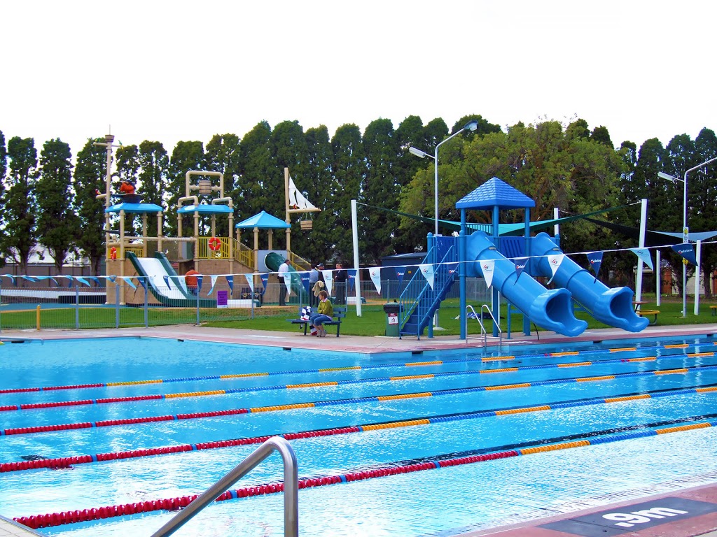 Lara Aquatic Centre | 2 Bank St, Lara VIC 3212, Australia | Phone: (03) 5282 1563