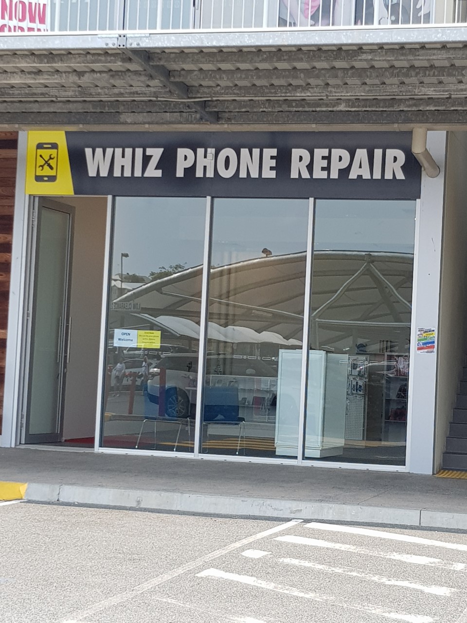 whiz phone repair | Shop1010, Northern Beaches Central, 10 Eimeo Rd, Rural View QLD 4740, Australia | Phone: 0497 064 027