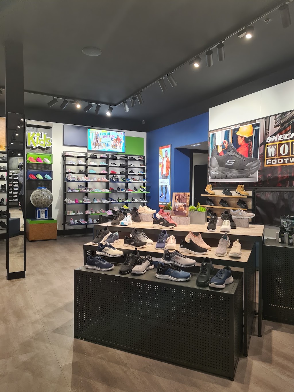Skechers Lansell Square | Shop 111-113 Lansell Square, 267 High St, Kangaroo Flat VIC 3555, Australia | Phone: (03) 4400 9074