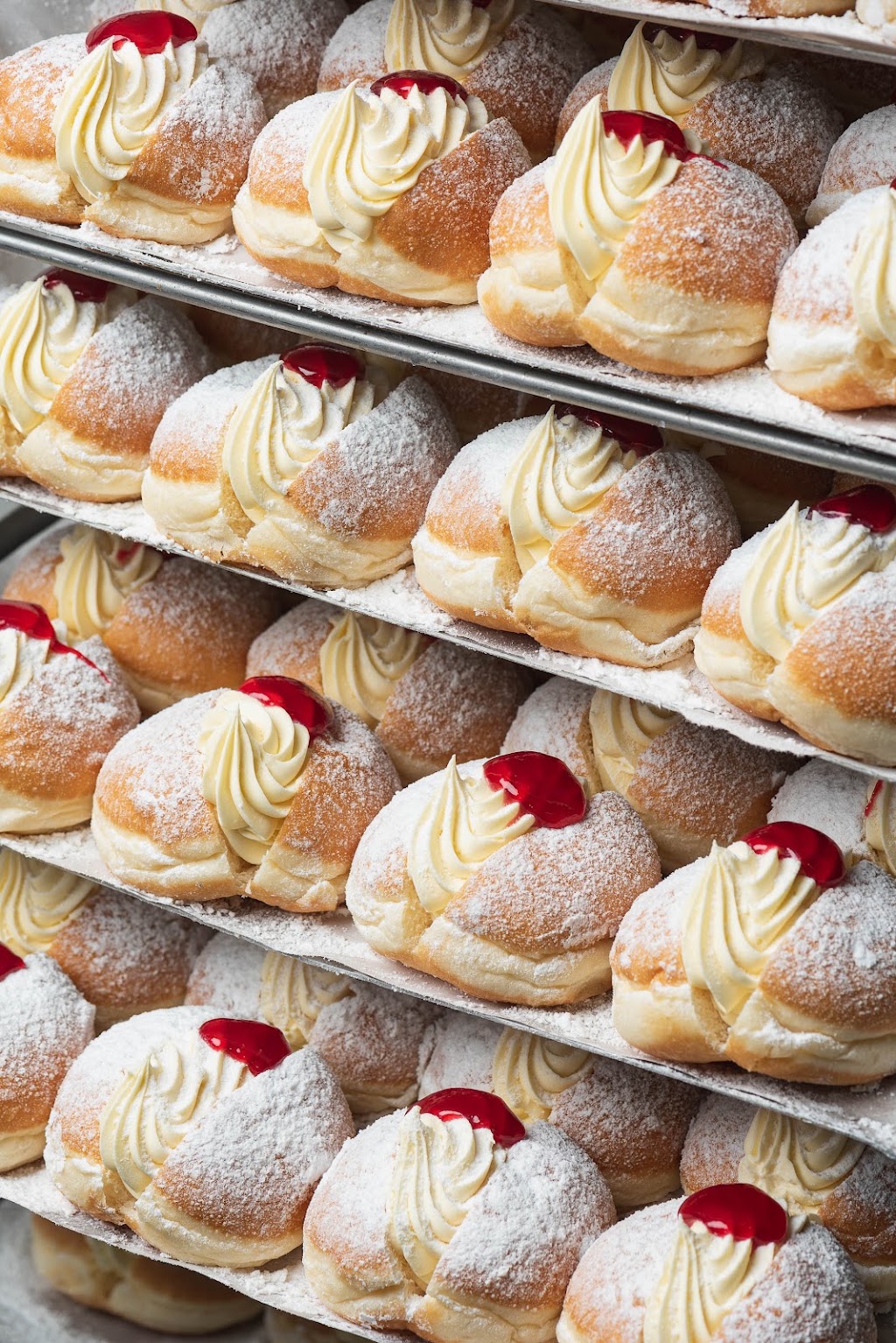 Daniels Donuts Chirnside Park | 239 Maroondah Hwy, Chirnside Park VIC 3116, Australia | Phone: (03) 7044 3649