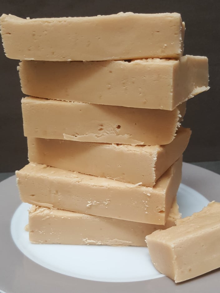 Fee Fee Fudge Pot | food | Sunderland Dr, Banksia Beach QLD 4507, Australia | 0432528398 OR +61 432 528 398