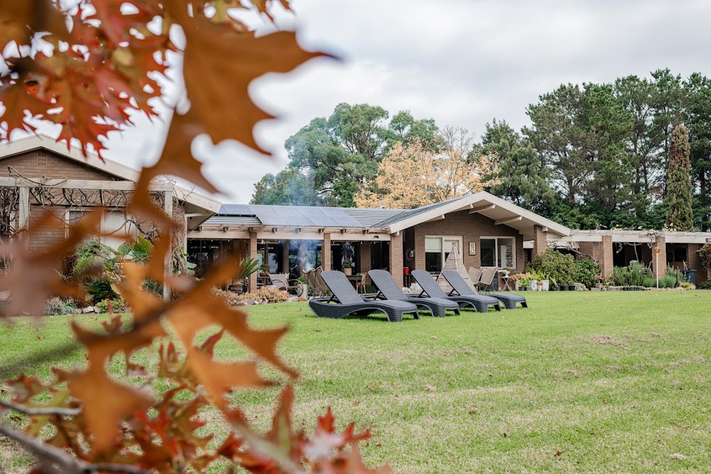 Luxe Homestay 1 to 4 Bedrooms // 6 OClock Shadows // Orbost | Duggans Rd, Orbost VIC 3888, Australia | Phone: 0434 230 530