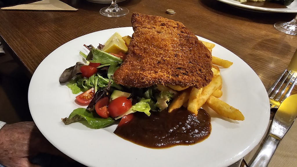 The Kyneton Hotel | 98-100 Mollison St, Kyneton VIC 3444, Australia | Phone: (03) 5422 1040