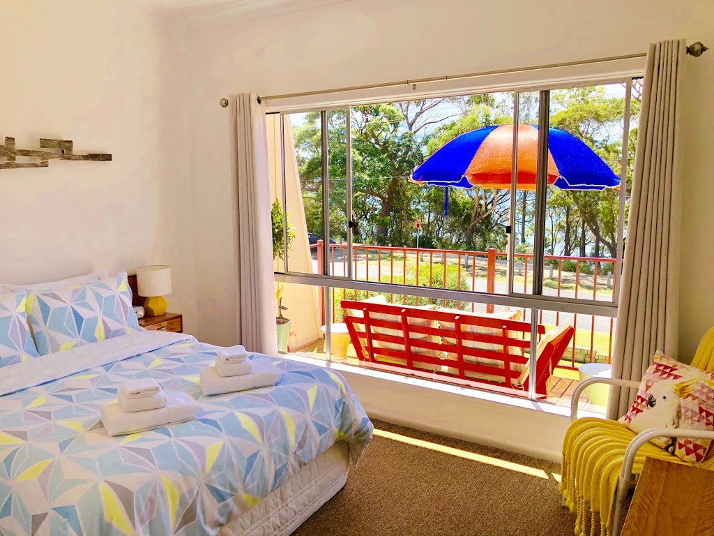 Retro Sands Beach House | 20 Plantation Point Parade, Vincentia NSW 2540, Australia | Phone: 0416 162 170