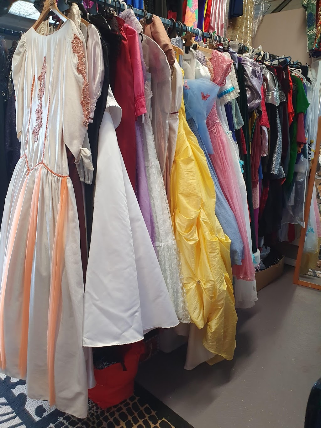 Karens Fancy Dress | 16 Watts Rd, Nyora VIC 3987, Australia | Phone: 0401 220 737