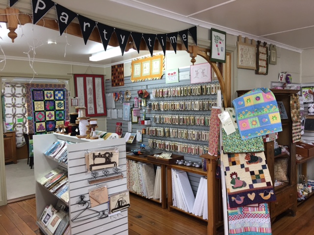 Country Quilt Co | home goods store | 2 Pine Mountain Rd, North Ipswich QLD 4305, Australia | 0732947000 OR +61 7 3294 7000