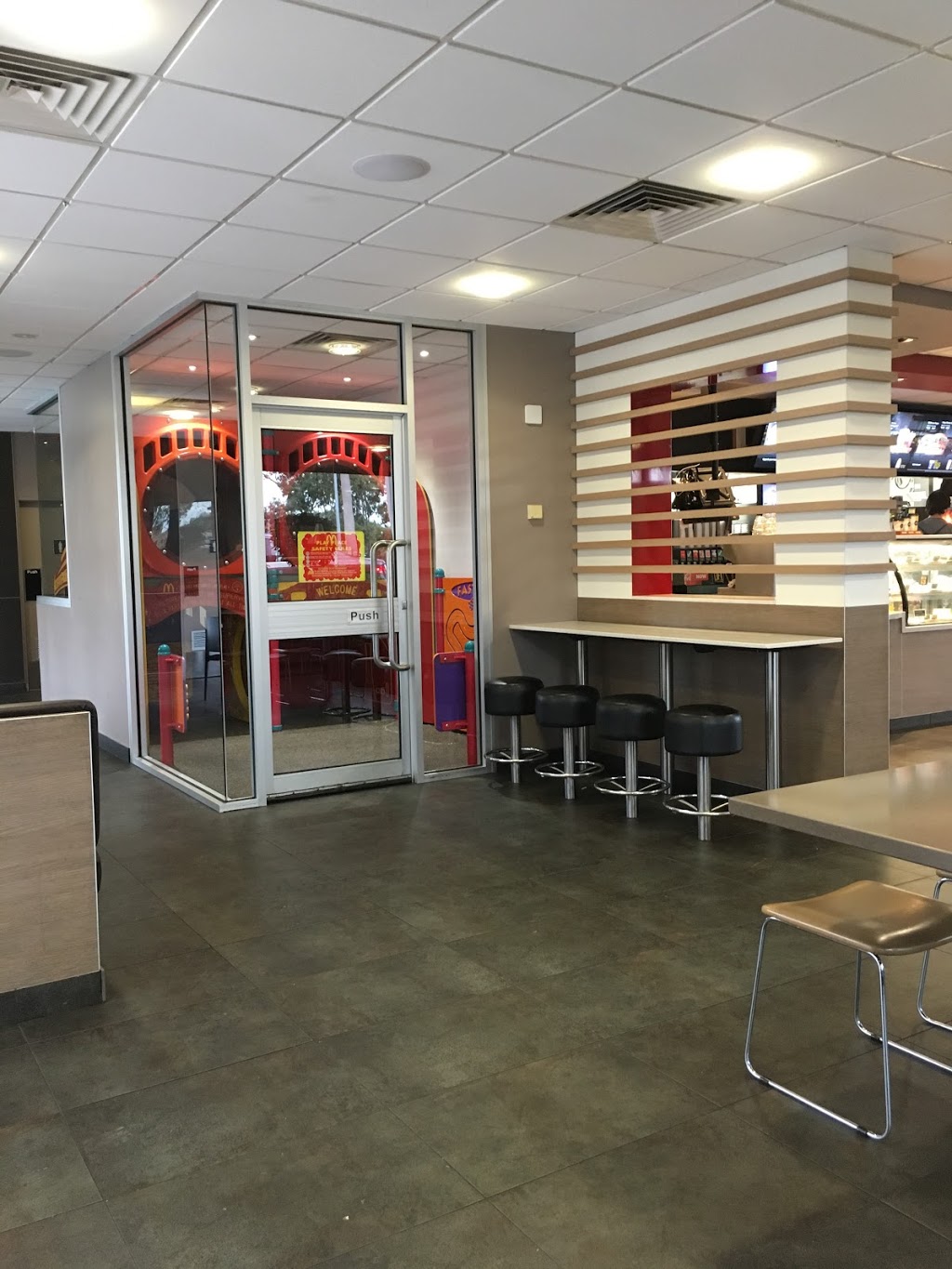 McDonalds Greensborough VIC | meal takeaway | Greensborough Plaza Shopping Centre, The Cct, Greensborough VIC 3088, Australia | 0394341990 OR +61 3 9434 1990