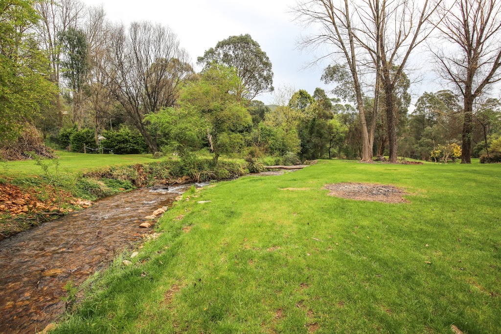 Tree View Cottage | 48 Williams Rd, Wandiligong VIC 3744, Australia | Phone: (03) 5759 2555