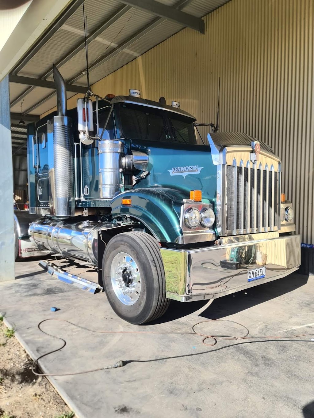 Mobile Truck Polishing | 7 Edgar St, Yagoona NSW 2199, Australia | Phone: 0468 371 051