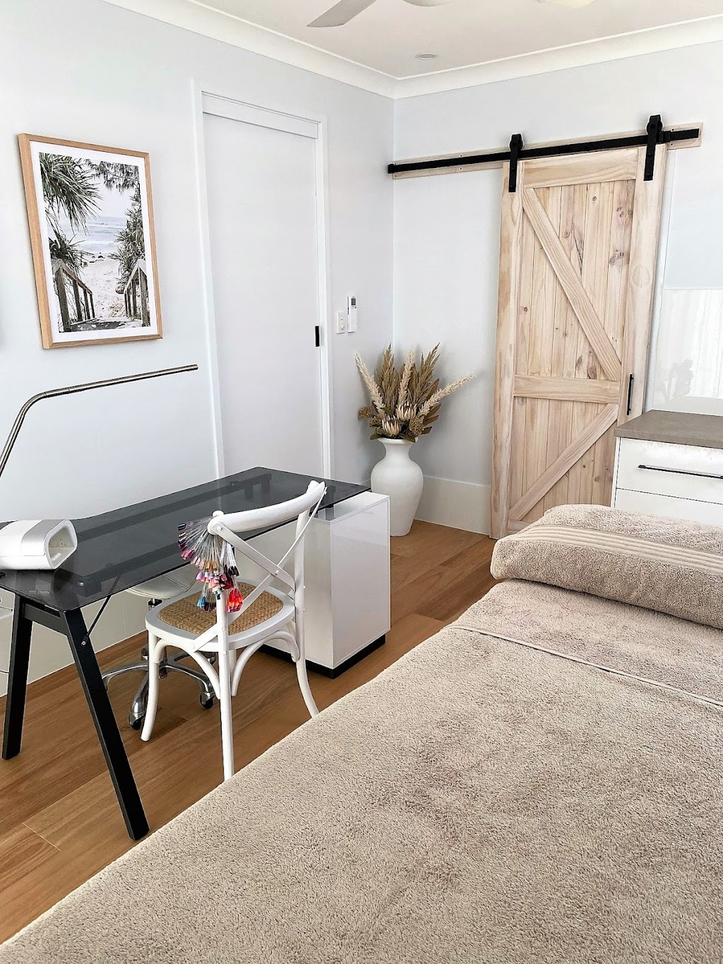 The Beauty Base on Tenille | 17 Tenille Cl, Cameron Park NSW 2285, Australia | Phone: 0402 376 321