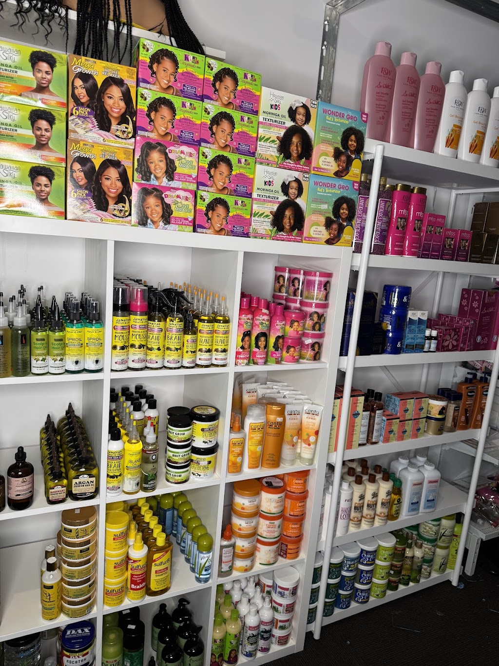 Braids & beauty by Mariama | 3337/33 HADFIELD Rd, Harkness VIC 3337, Australia | Phone: 0428 846 335