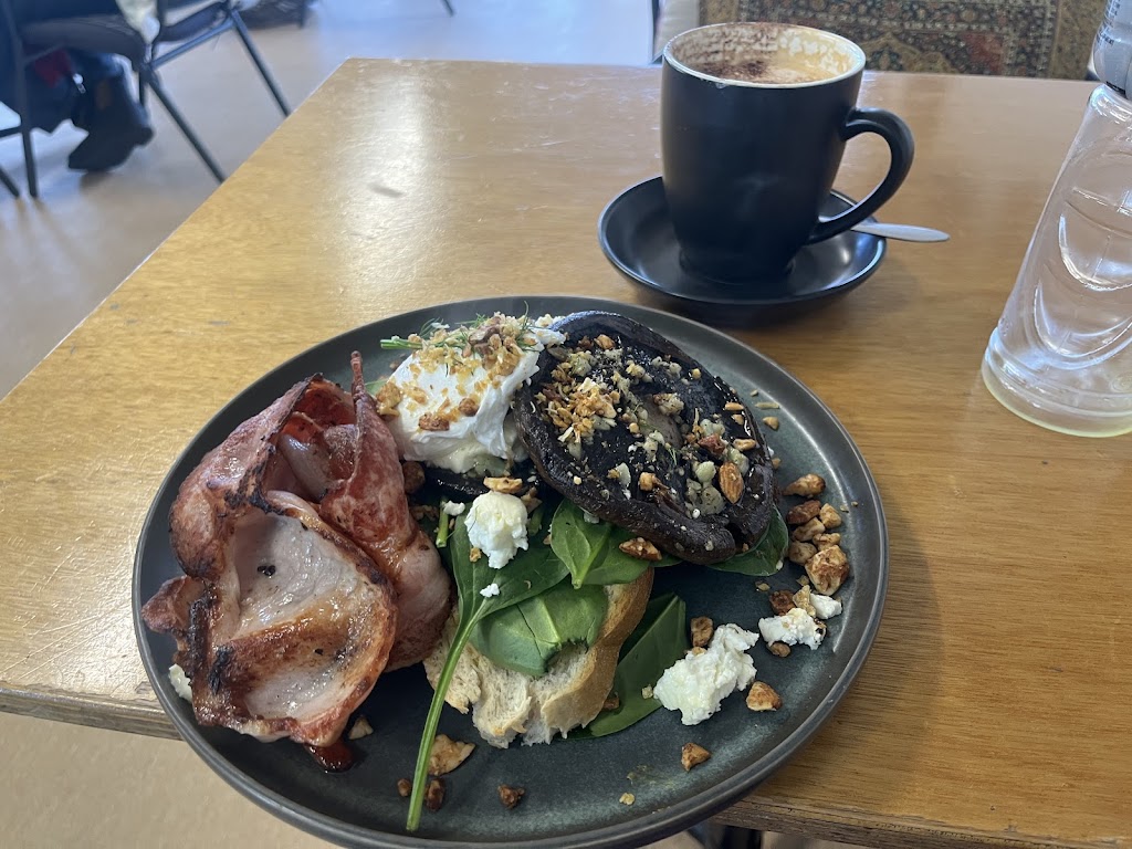 Mishkas Cafe | 87 Great Ocean Rd, Aireys Inlet VIC 3231, Australia | Phone: 0428 379 790