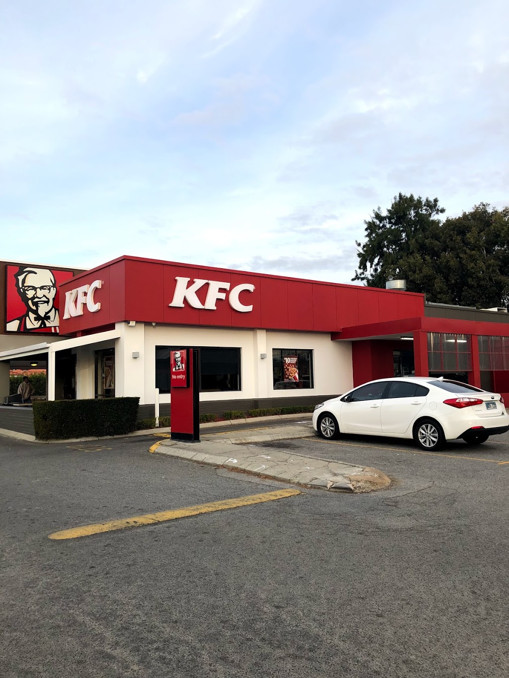 KFC Beechboro | 302-304 Benara Rd, Morley WA 6062, Australia | Phone: (08) 9377 1272