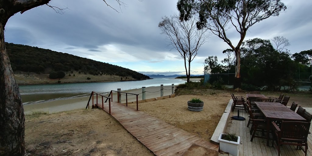 Steeles Island Retreat | River St, Carlton Beach TAS 7173, Australia | Phone: (03) 6265 8077