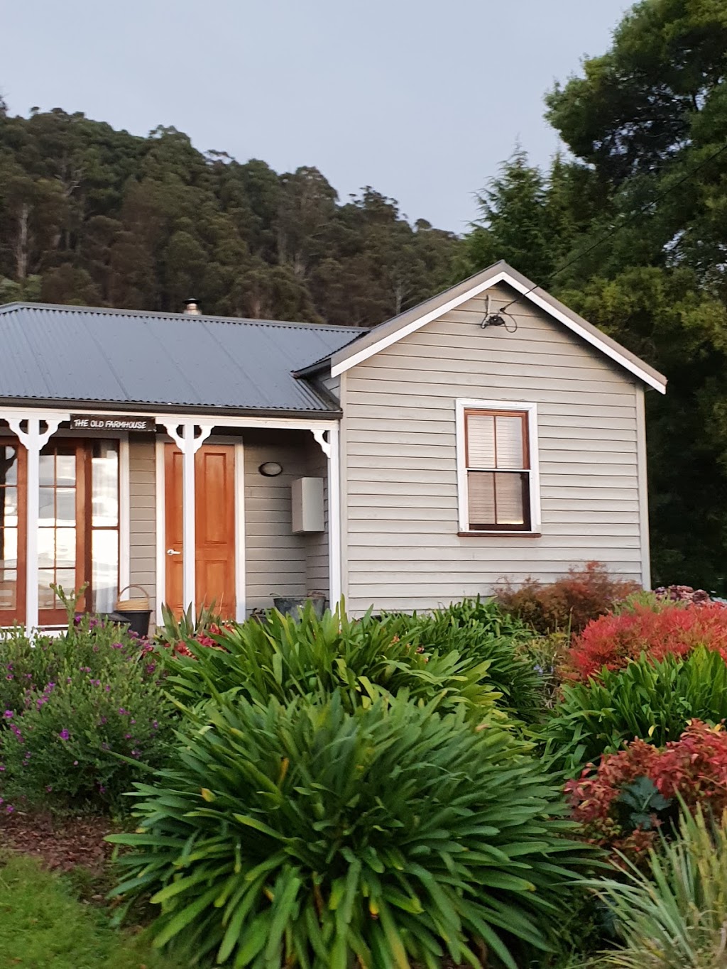 Sassafras Springs | lodging | 263 Dillons Rd, Ellendale TAS 7140, Australia | 0409282814 OR +61 409 282 814