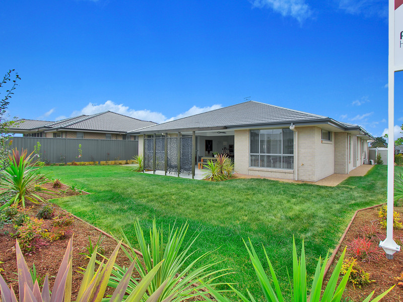 Perry Homes Display Home | general contractor | 1 Armidale Ave, Armidale NSW 2350, Australia | 0290458802 OR +61 2 9045 8802
