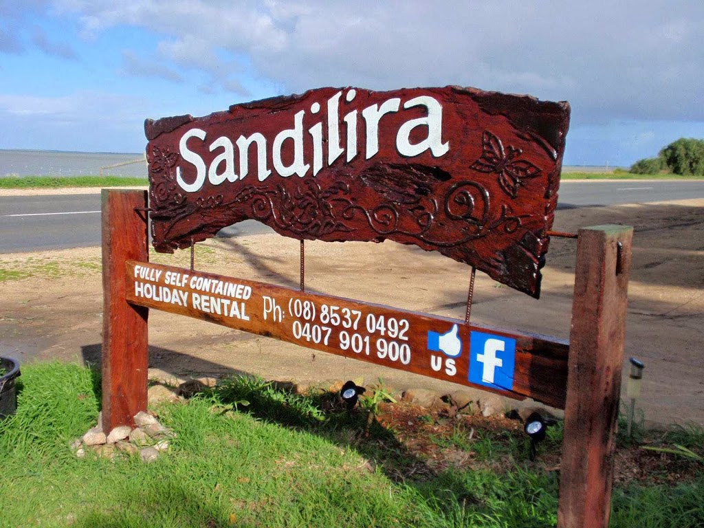 Sandilira self contained holiday shack | lot 7 Lake Rd, Milang SA 5256, Australia | Phone: 0407 901 900
