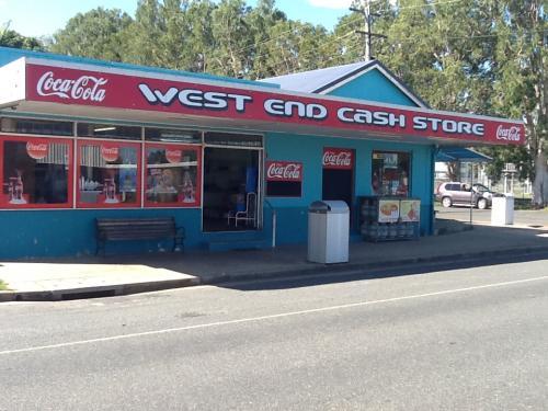 West End Cash Store | meal takeaway | 1 Faust St, Proserpine QLD 4800, Australia | 0749451257 OR +61 7 4945 1257