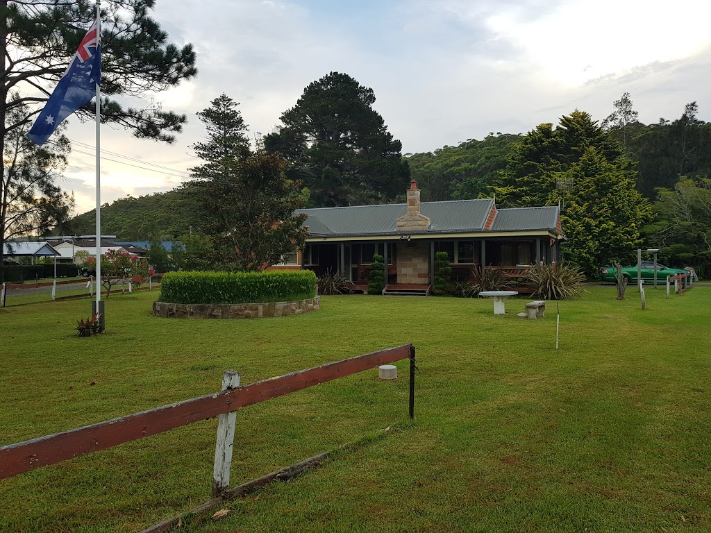 The Pines Cottage | 3 McDonald Parade, Burrill Lake NSW 2539, Australia | Phone: (02) 9528 4360