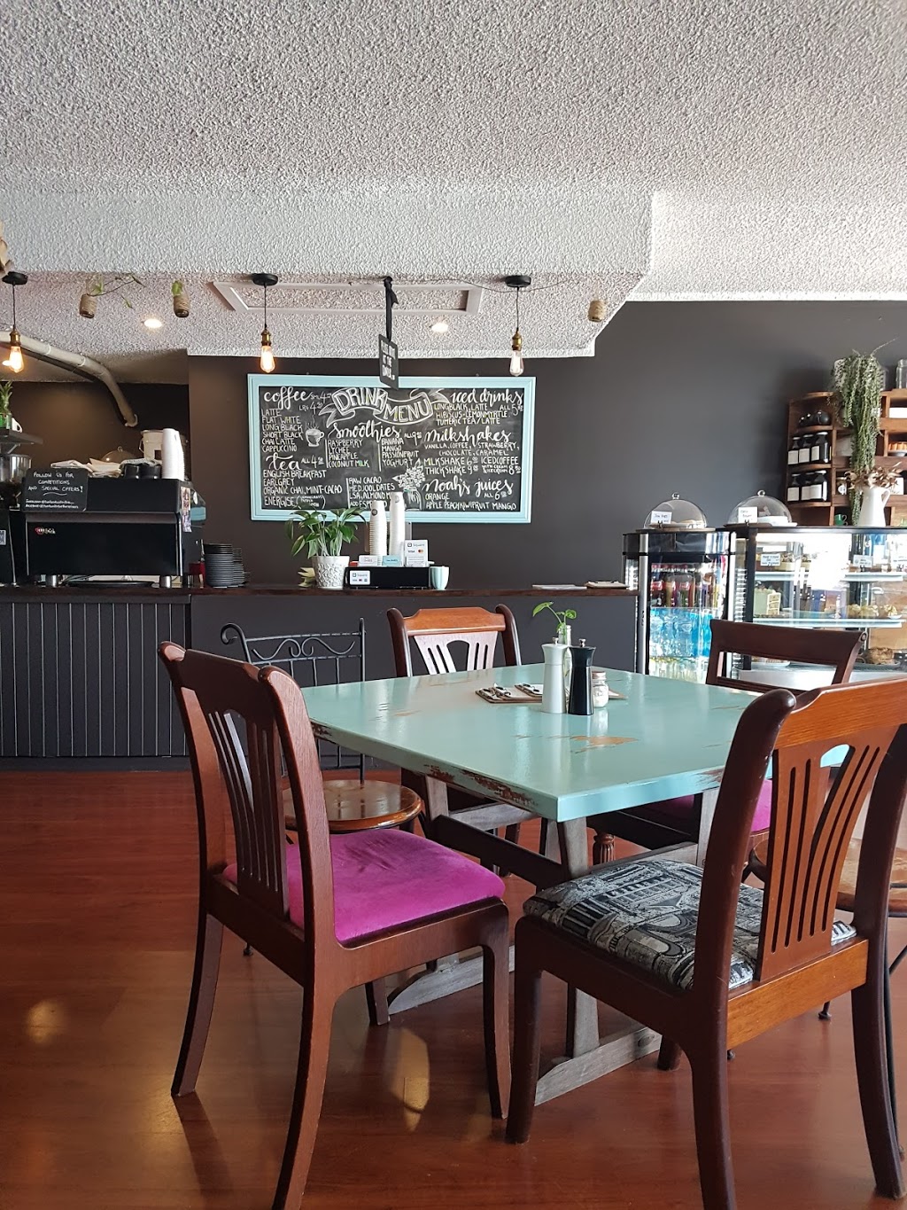 Two Hands Cafe | cafe | 2 Moon St, Ballina NSW 2478, Australia | 0266867756 OR +61 2 6686 7756