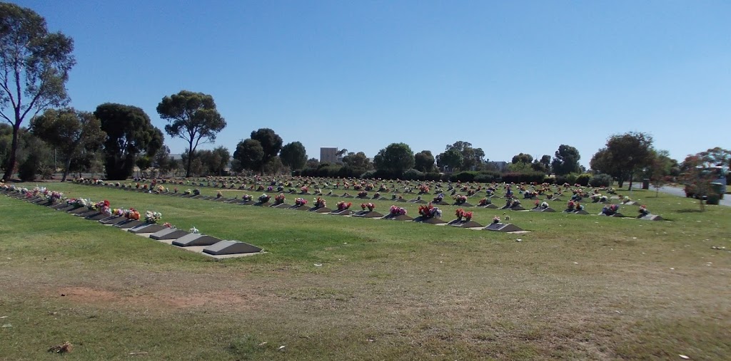 Deniliquin Lawn Cemetery | Cemetery Rd, Deniliquin NSW 2710, Australia